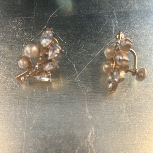 Gorgeous 4 pairs of clips screw backs and pierced - Picture 4 of 5